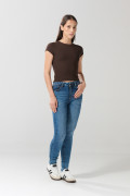 Jean push up tiro alto azul claro con realce y desgastes