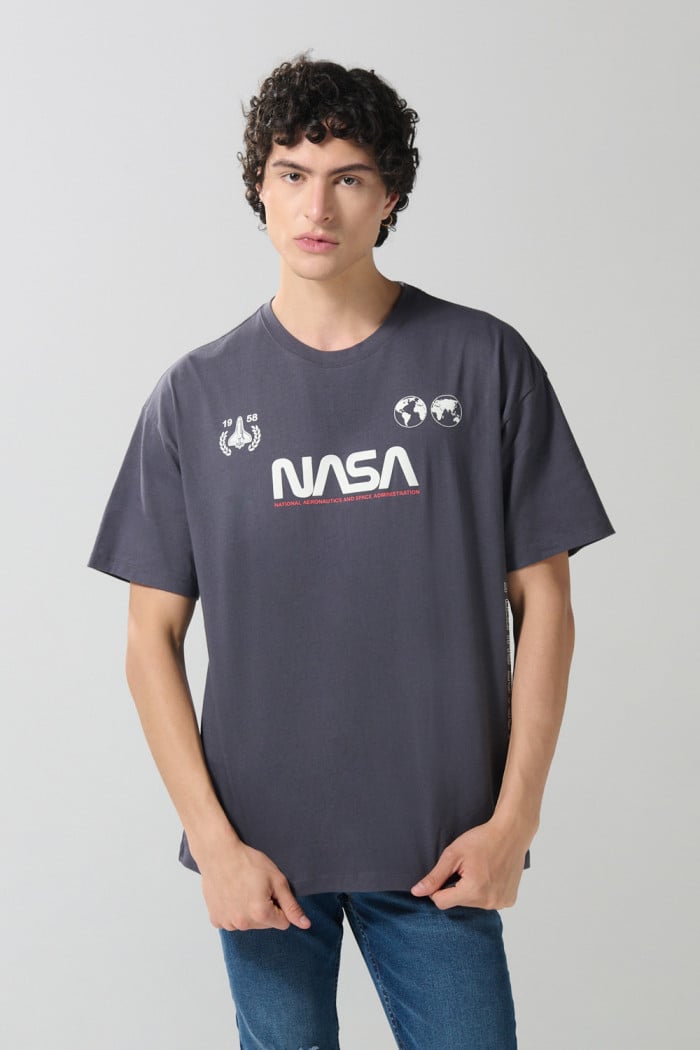 Camiseta gris intensa oversize manga corta de NASA