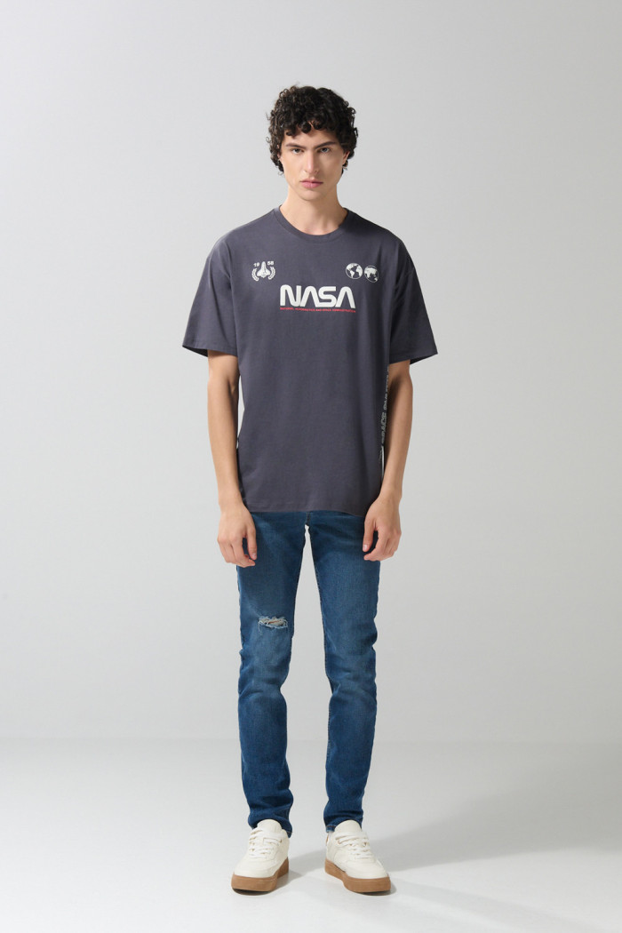 Camiseta gris intensa oversize manga corta de NASA