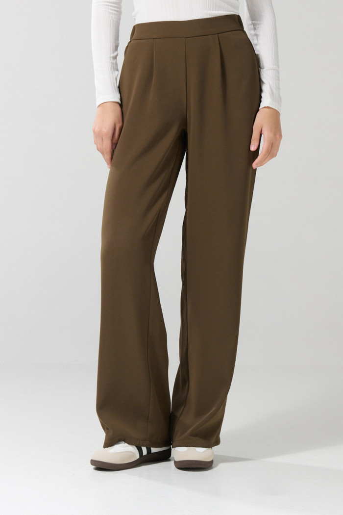 Pantalón verde oscuro palazzo con tiro alto y bota ancha