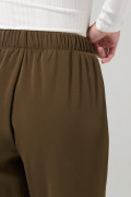 Pantalón verde oscuro palazzo con tiro alto y bota ancha