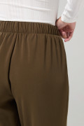 Pantalón verde oscuro palazzo con tiro alto y bota ancha