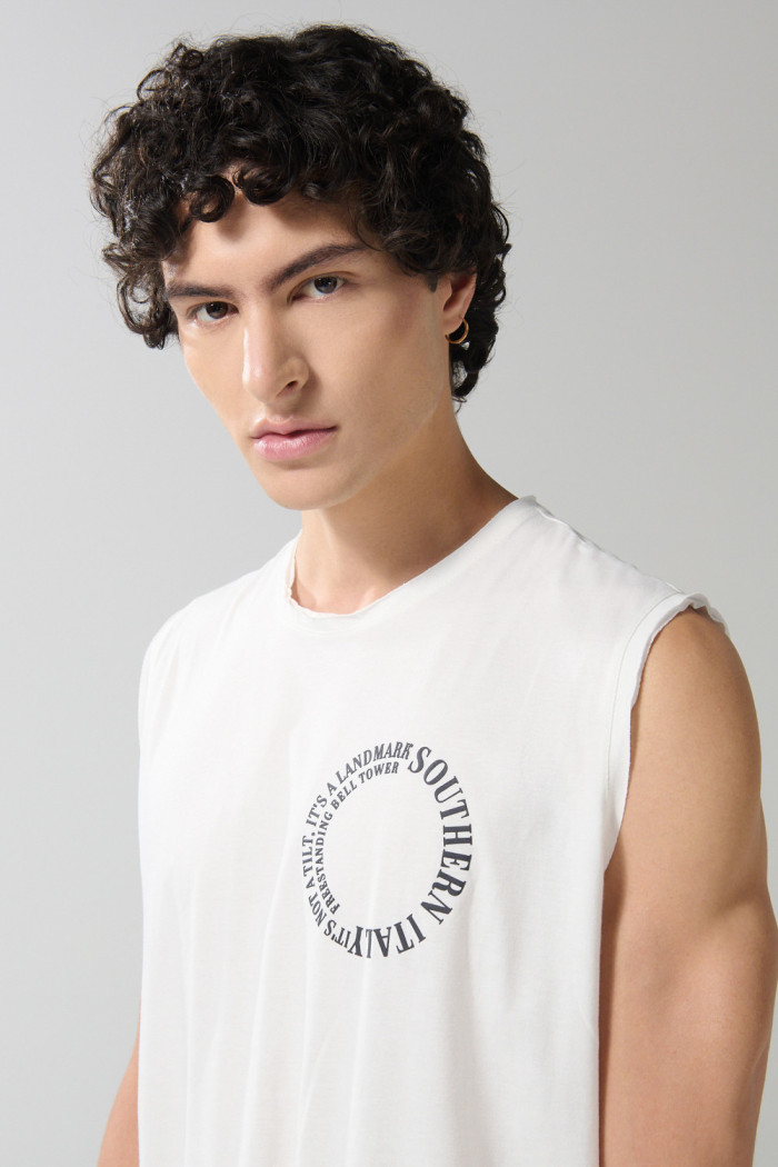 Camiseta manga sisa crema clara con artes college