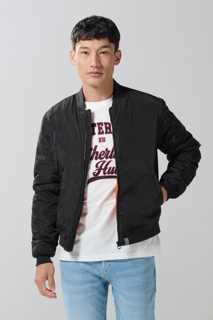 Chaqueta unicolor bomber con bolsillos y acabados en rib