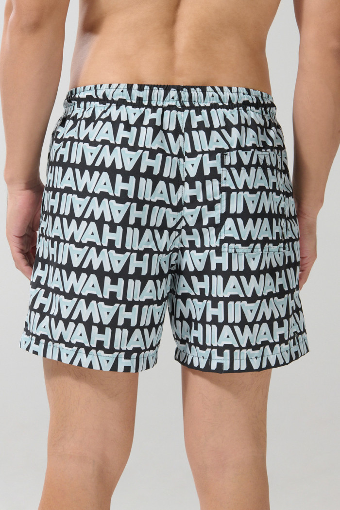 Bermuda tiro bajo playera negra con diseños de textos