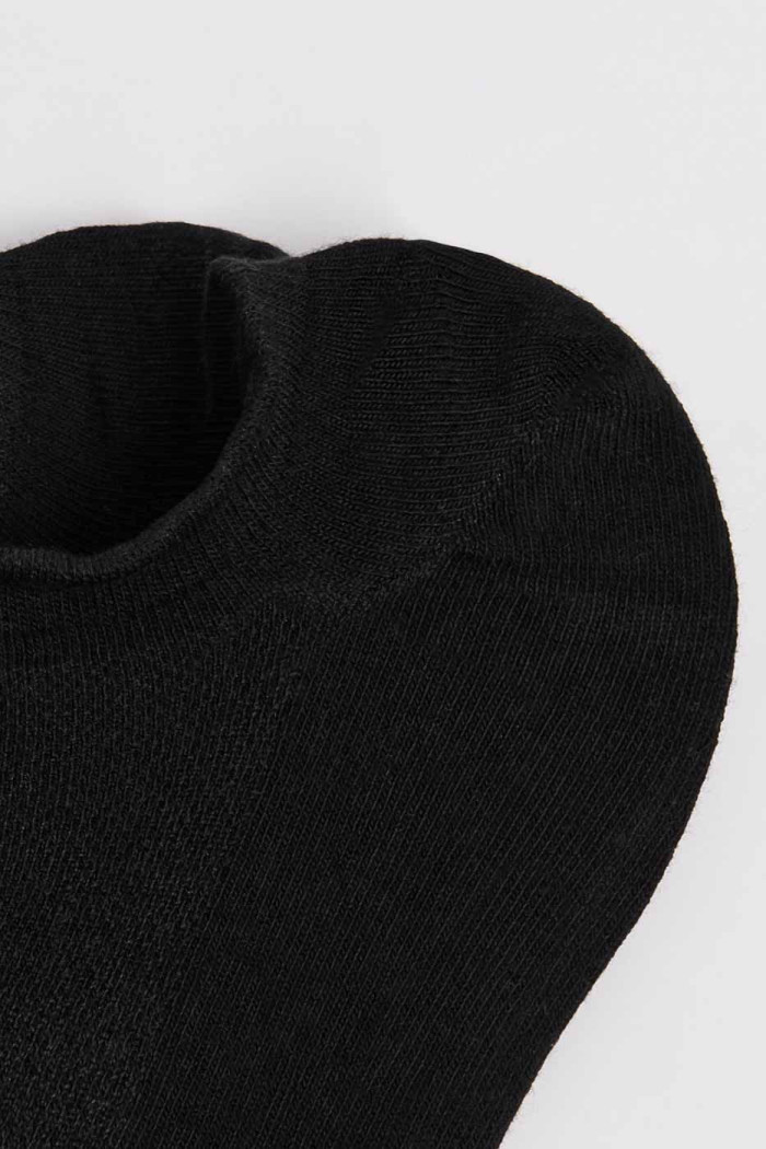 Medias unicolores invisibles con finas texturas y ajuste