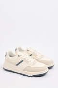 Tenis casuales unicolores con perforaciones y contrastes