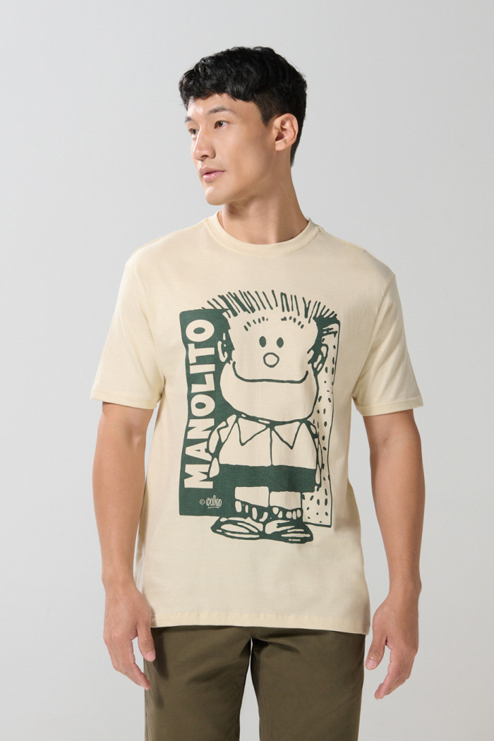 Camiseta kaki clara cuello redondo con arte de Mafalda