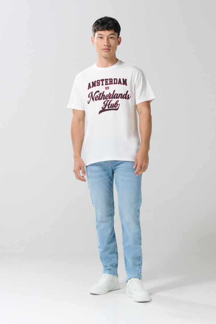 Camiseta college crema manga corta con texto college