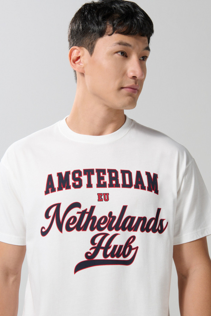 Camiseta college crema manga corta con texto college