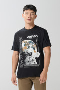 Camiseta cuello redondo negra con estampado de NASA