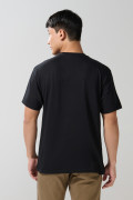 Camiseta cuello redondo negra con estampado de NASA