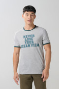 Camiseta gris manga corta college con contrastes