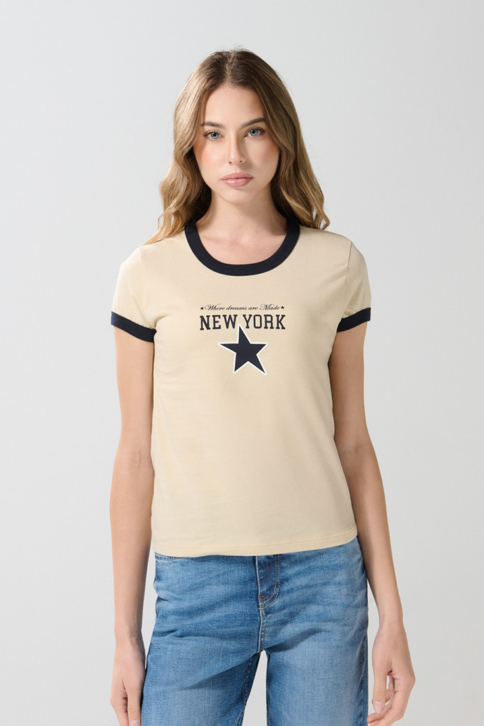 Camiseta college kaki manga corta con contrastes
