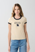 Camiseta college kaki manga corta con contrastes
