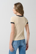 Camiseta college kaki manga corta con contrastes