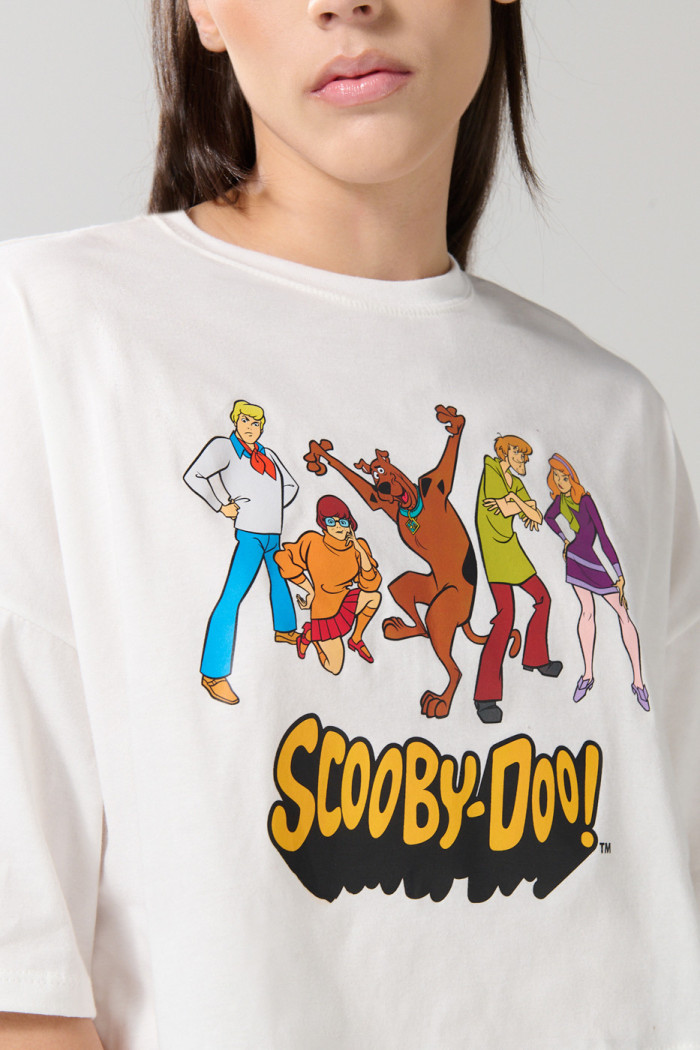 Camiseta crema crop top oversize con arte de Scooby-Doo