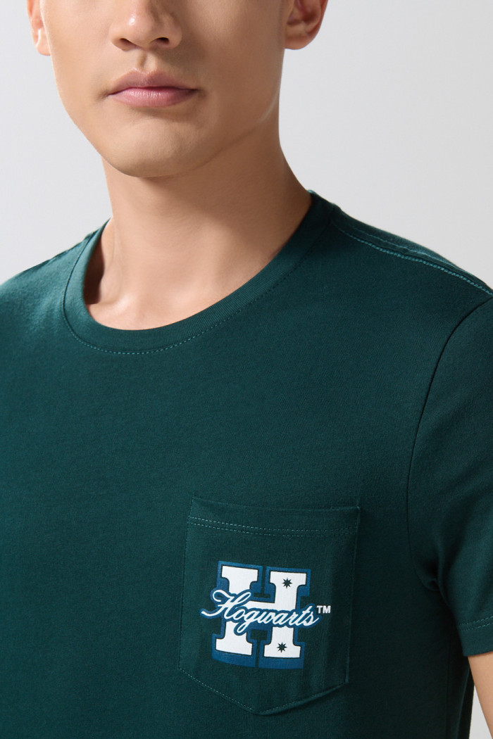 Camiseta cuello redondo verde con bolsillo de Harry Potter