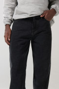 Jean gris intenso baggy con bota ancha y tiro medio