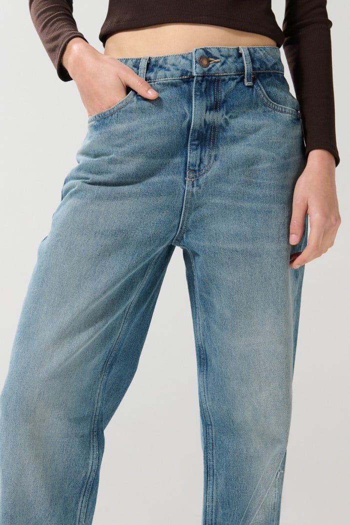 Jean azul oscuro 90´S con bota recta, cremallera y tiro alto