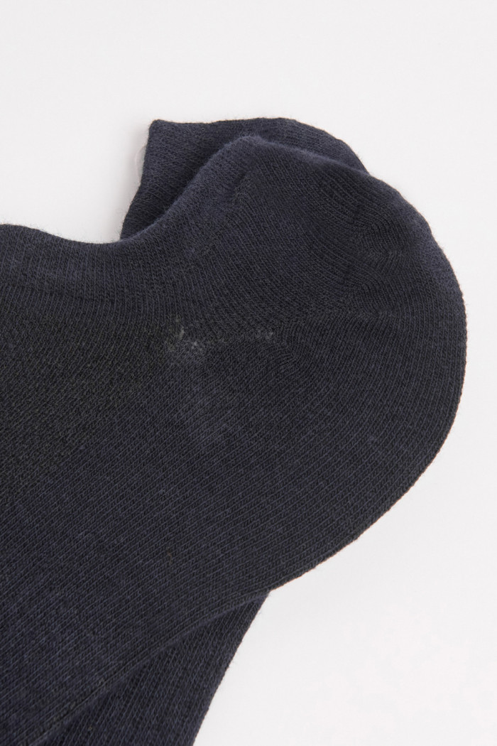Medias invisibles con texturas y ajuste unicolores