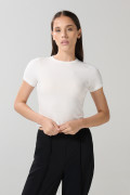 Camiseta unicolor con cuello redondo y texturas de canal