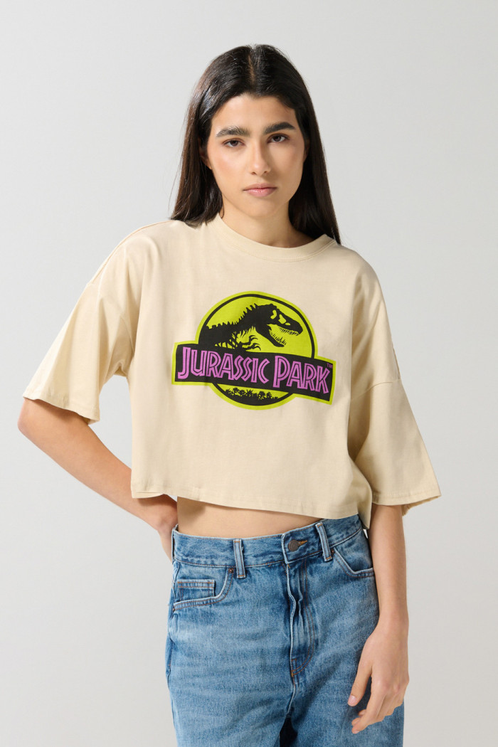 Camiseta oversize kaki crop top con arte de Jurassic Park