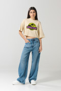 Camiseta oversize kaki crop top con arte de Jurassic Park
