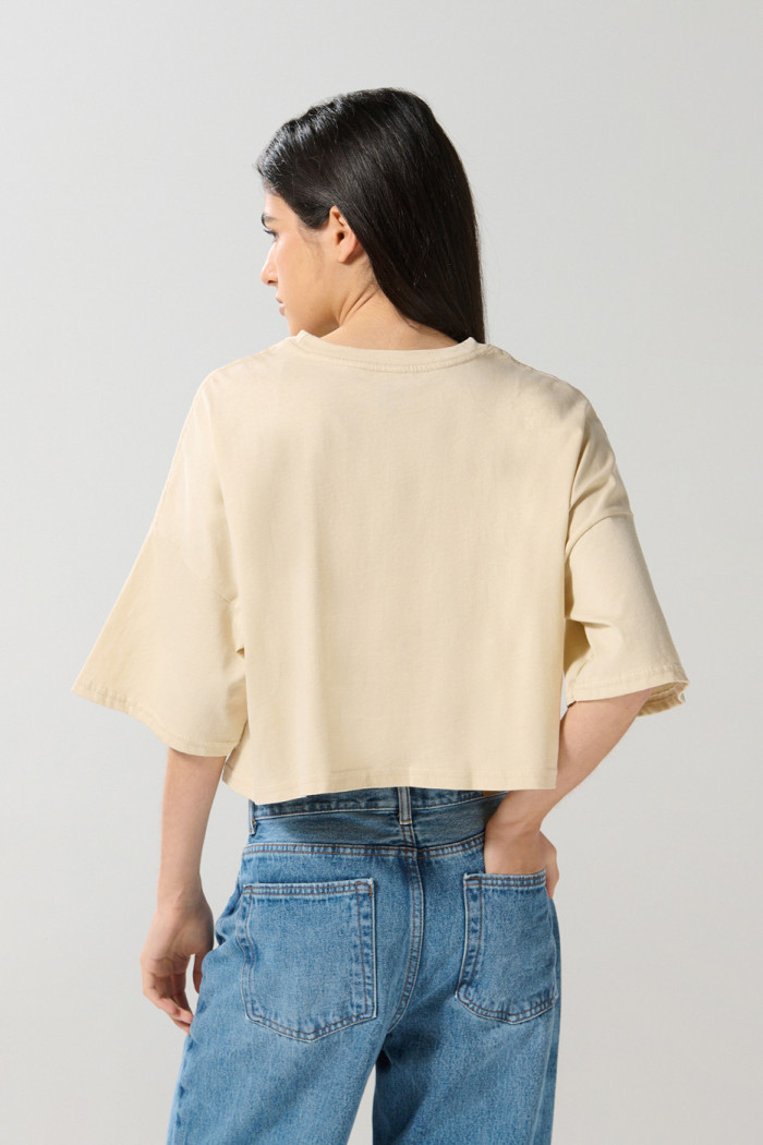Camiseta oversize kaki crop top con arte de Jurassic Park