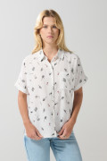Blusa estampada crema clara con manga corta