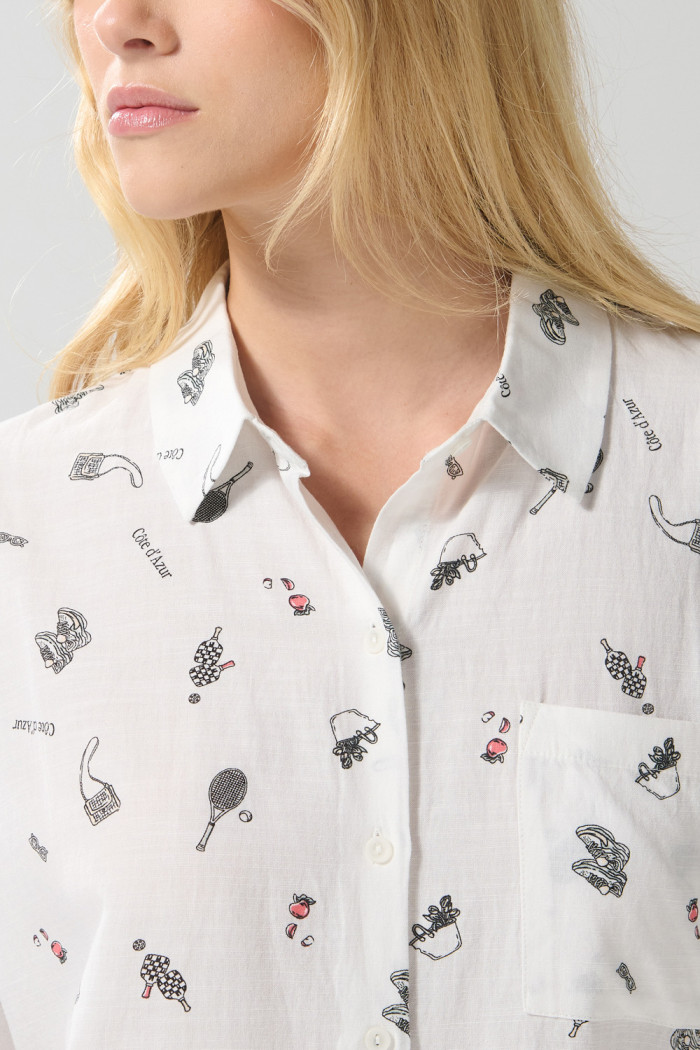 Blusa estampada crema clara con manga corta