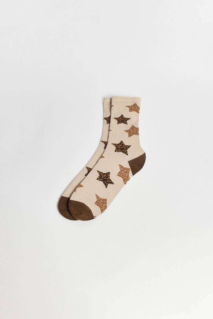 Medias largas kakis con estrellas animal print