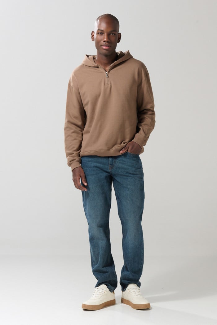 Jean 90´S azul oscuro con bota recta, tiro bajo y cremallera