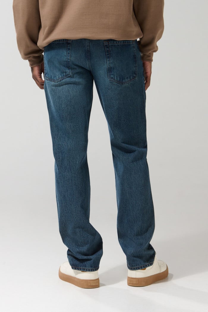 Jean 90´S azul oscuro con bota recta, tiro bajo y cremallera