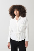 Blusa crema clara manga larga con botones ocultos