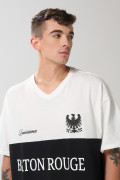 Camiseta crema oversize college con cuello V y contraste