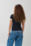Camiseta azul intensa college con contrastes y manga corta