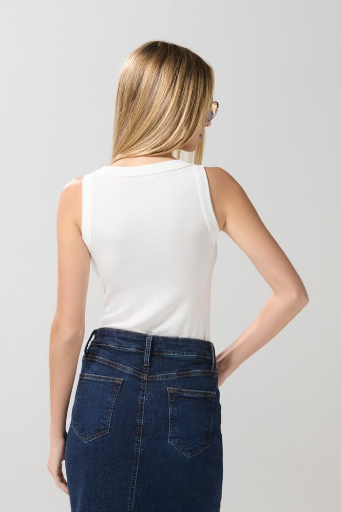 Camiseta manga sisa unicolor con texturas y cuello redondo