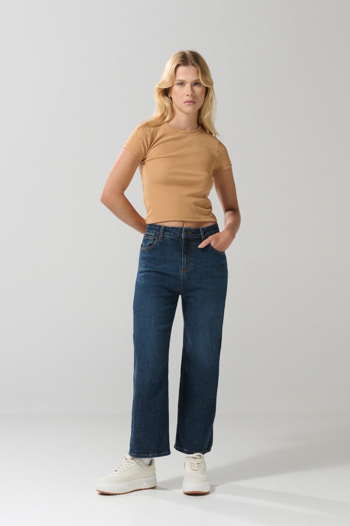 Jean 90´S bota recta azul oscuro con bolsillos y tiro alto