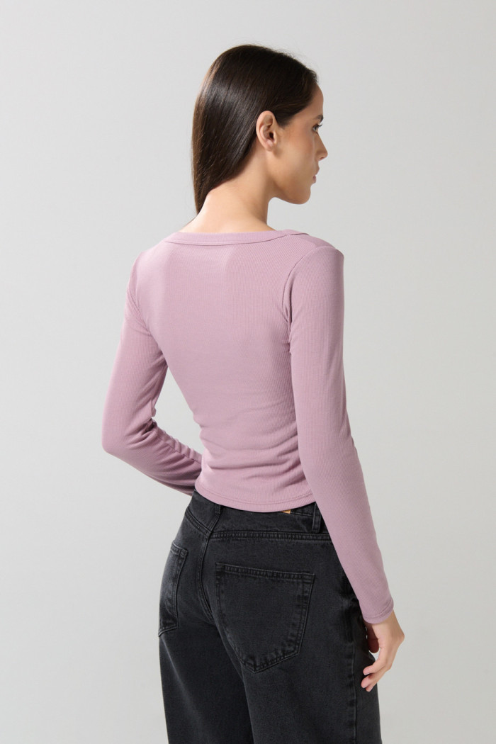Camiseta manga larga unicolor con escote en U y texturas