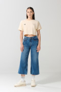 Jean azul claro tipo culotte con bota ancha y tiro alto