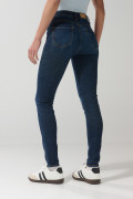 Jean push up tiro alto azul oscuro con realce posterior