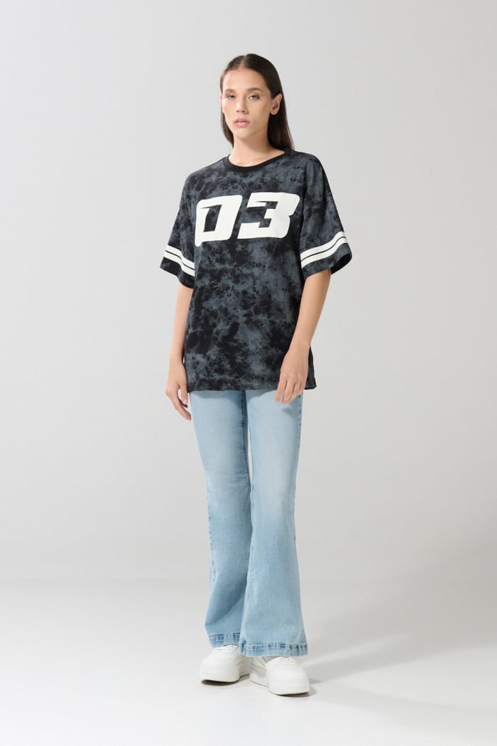 Camiseta college tie dye negra oversize con manga corta