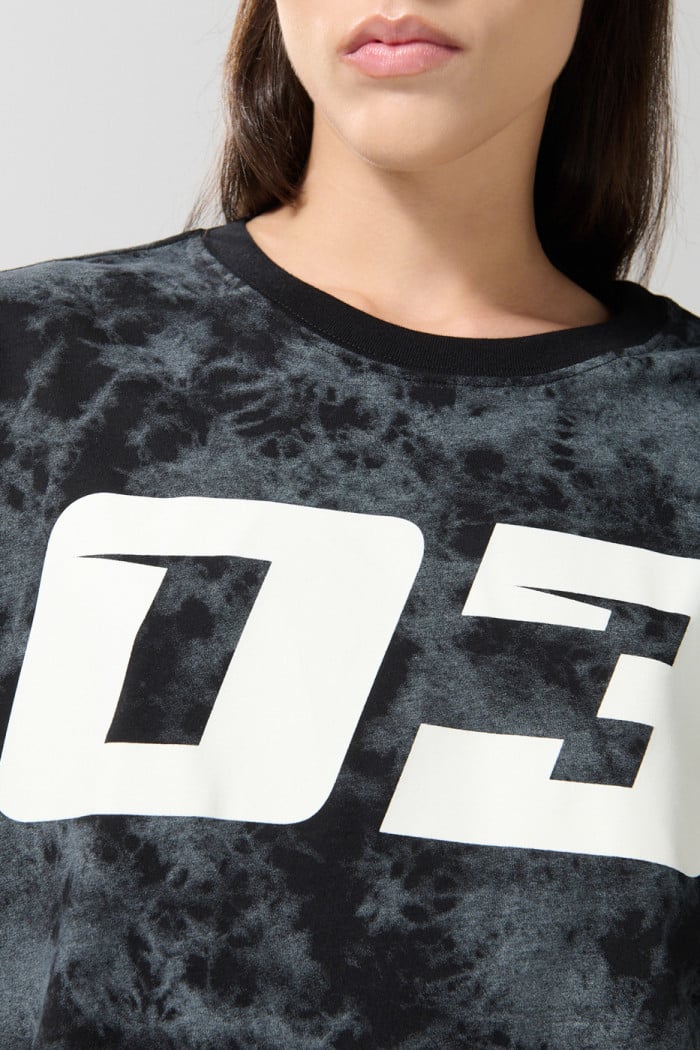 Camiseta college tie dye negra oversize con manga corta