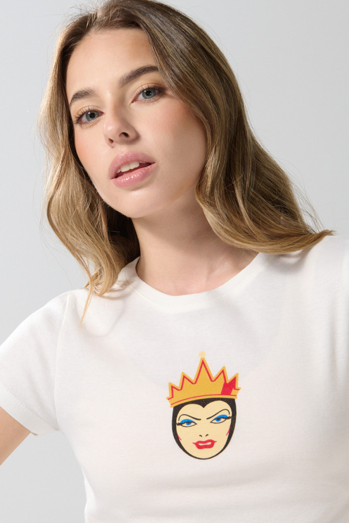 Camiseta cuello redondo crema con diseño de Reina Malvada