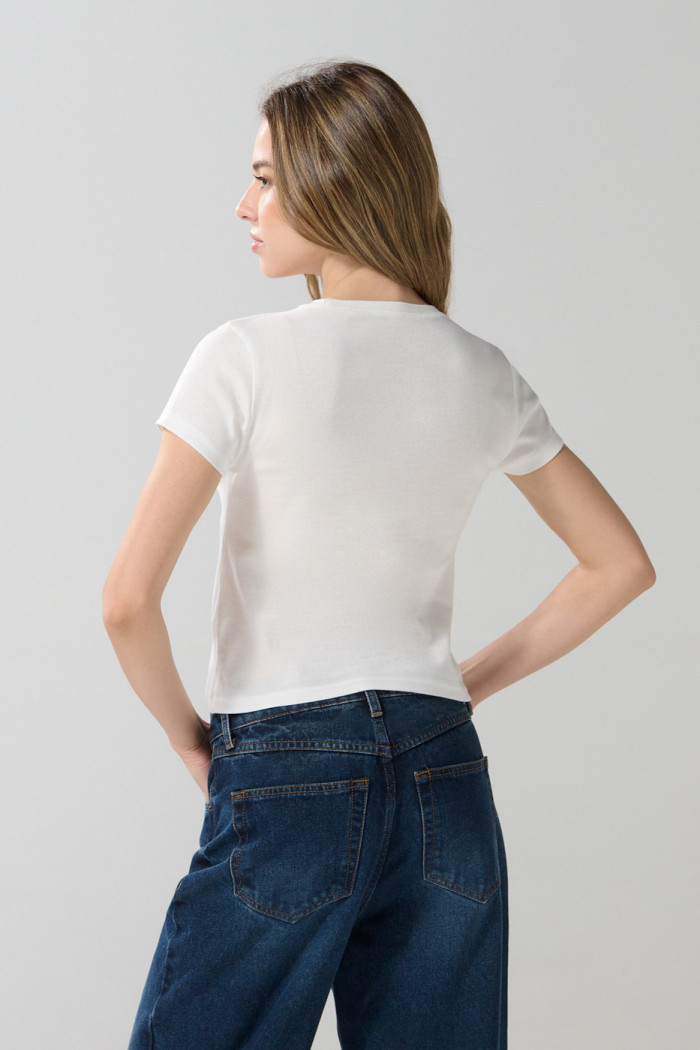 Camiseta cuello redondo crema con diseño de Reina Malvada