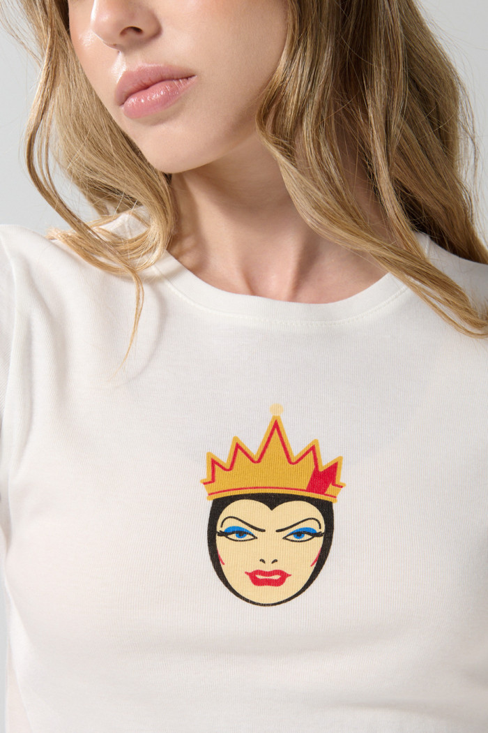 Camiseta cuello redondo crema con diseño de Reina Malvada