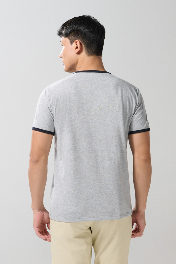 Camiseta college gris manga corta con contrastes