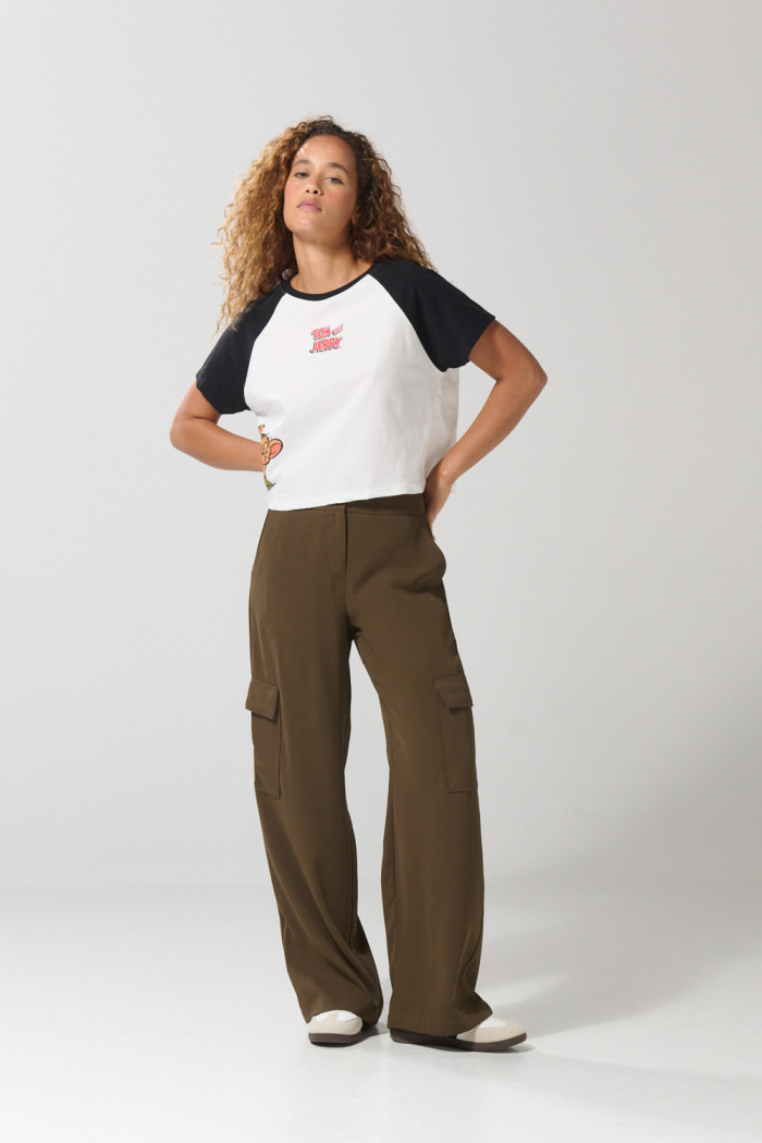 Camiseta de Tom y Jerry crema con manga ranglan corta