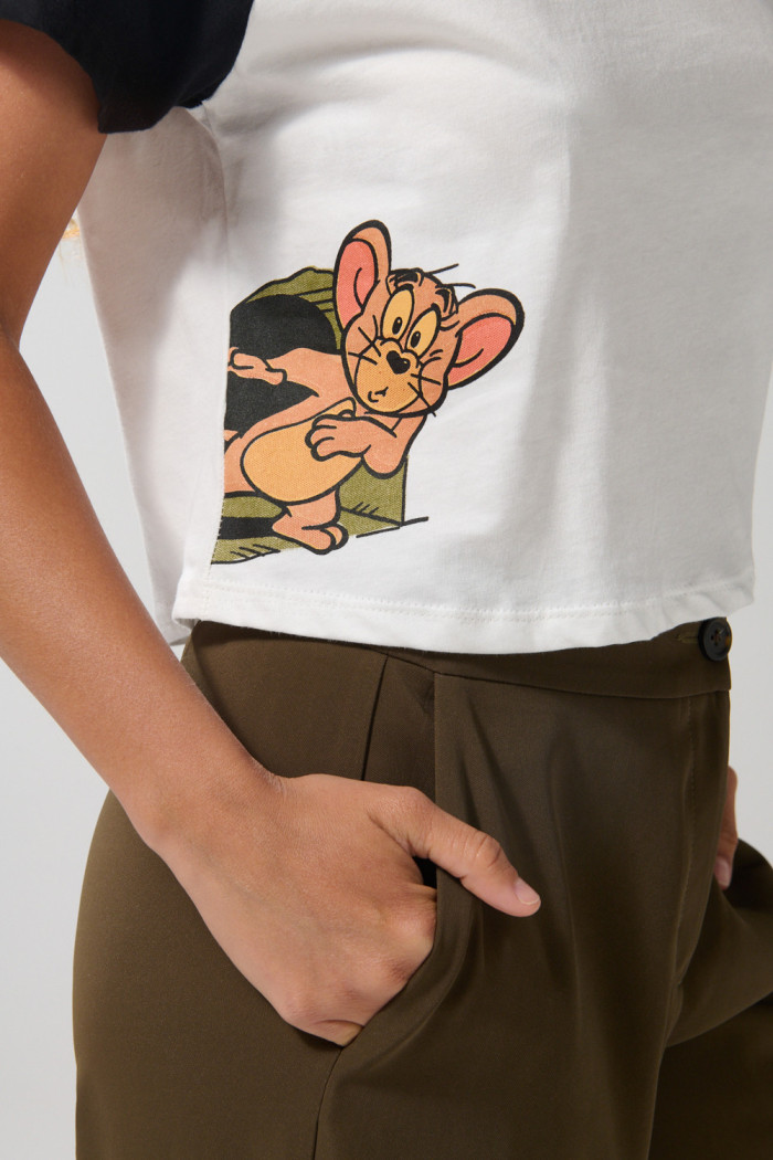 Camiseta de Tom y Jerry crema con manga ranglan corta